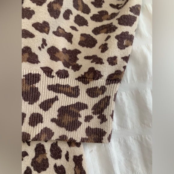 Covington Leopard Print Women's Cardigan - Picture 10 of 16